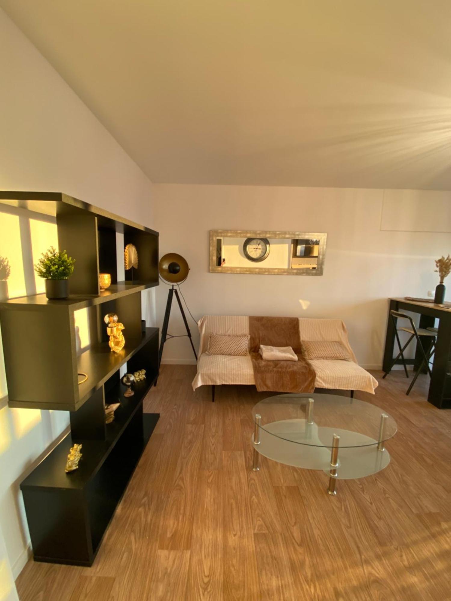 Appartement Spacieux - 10' Gare Angers Exterior photo